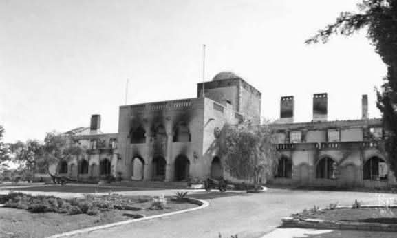 Αιώνια Πιστοί:”Ο λαός δεν ξεχνά τους φασίστες και τα τανκς!”